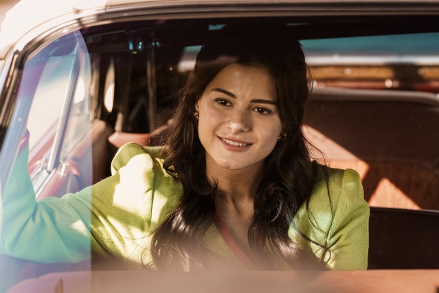 "Sevda Mecburi İstikamet" filminden yeni kareler paylaşıldı