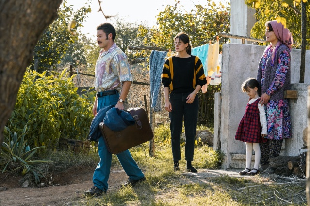 "Sevda Mecburi İstikamet" filminden yeni kareler paylaşıldı