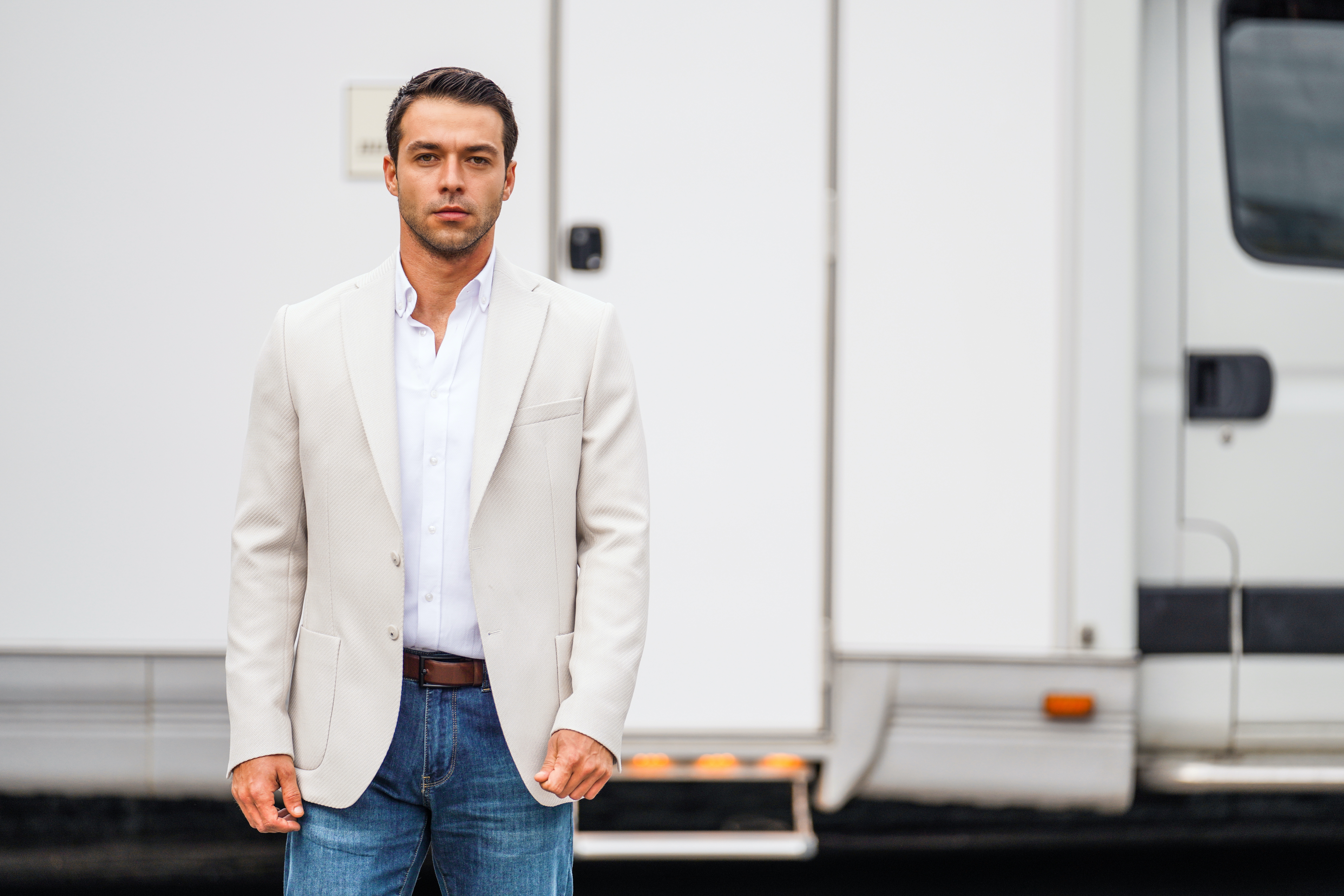 "Sevda Mecburi İstikamet" filminden yeni kareler paylaşıldı