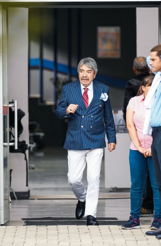 "Sevda Mecburi İstikamet" filminden yeni kareler paylaşıldı