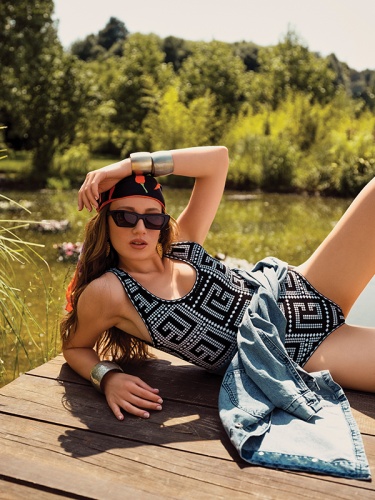 Gizem Karaca'dan çarpıcı kareler