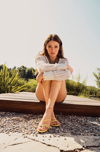 Gizem Karaca'dan çarpıcı kareler