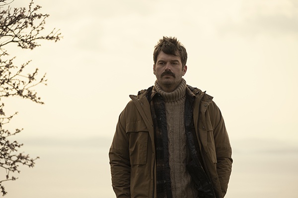 Kıvanç Tatlıtuğ ve Funda Eryiğit’in rol aldığı Boğa Boğa’dan ilk karaler paylaşıldı!