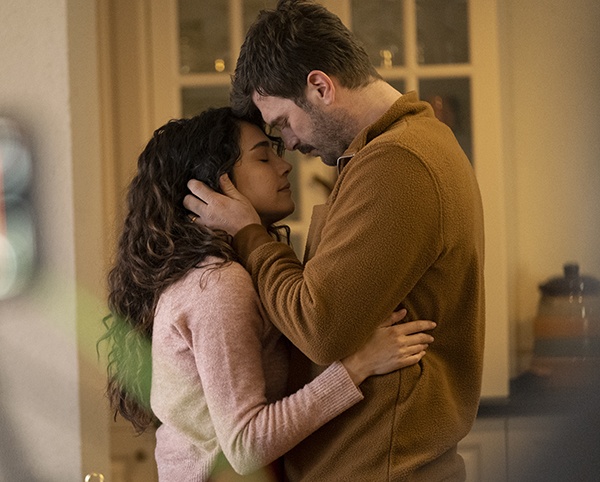 Kıvanç Tatlıtuğ ve Funda Eryiğit’in rol aldığı Boğa Boğa’dan ilk karaler paylaşıldı!