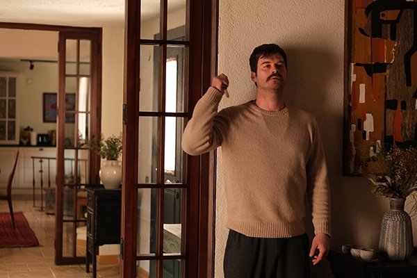 Kıvanç Tatlıtuğ ve Funda Eryiğit’in rol aldığı Boğa Boğa’dan ilk karaler paylaşıldı!