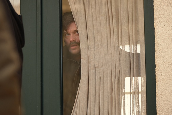 Kıvanç Tatlıtuğ ve Funda Eryiğit’in rol aldığı Boğa Boğa’dan ilk karaler paylaşıldı!