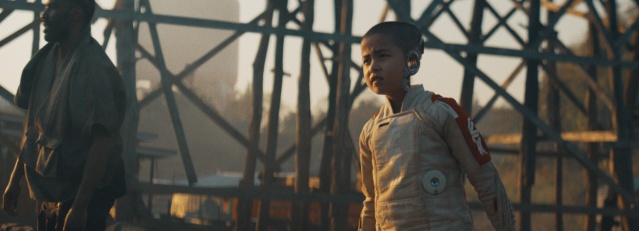 Gareth Edwards’ın yönettiği ‘Yaratıcı’ filminden merakla beklenen ilk görüntüler paylaşıldı