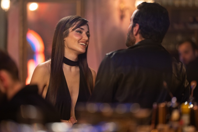 Hande Erçel Ve Barış Arduç'un yer aldığı Aşkı Hatırla'dan yeni kareler