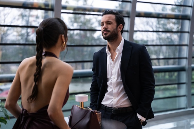 Hande Erçel Ve Barış Arduç'un yer aldığı Aşkı Hatırla'dan yeni kareler