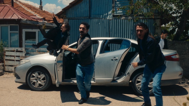 "Çekiç ve Gül: Bir Behzat Ç. Hikayesi"nden yeni kareler geldi!