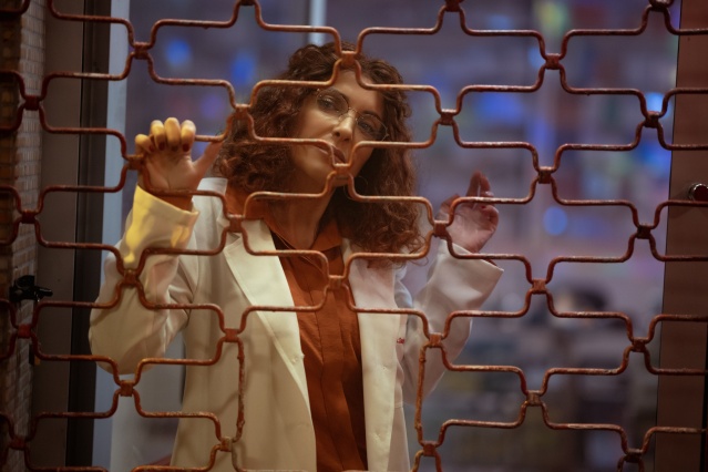 Netflix, Cem Yılmaz imzalı Do Not Disturb için ilk görselleri paylaştı