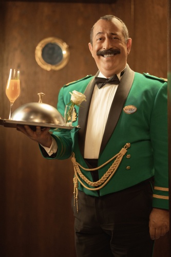 Netflix, Cem Yılmaz imzalı Do Not Disturb için ilk görselleri paylaştı