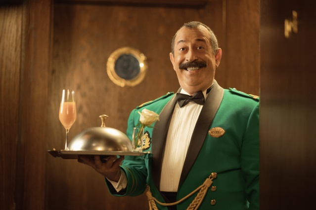 Netflix, Cem Yılmaz imzalı Do Not Disturb için ilk görselleri paylaştı