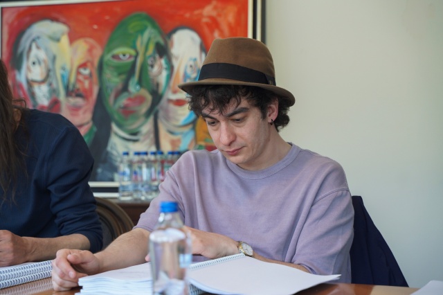 "Çekiç ve Gül: Bir Behzat Ç. Hikayesi"nin 2. sezon okuma provasından kareler paylaşıldı