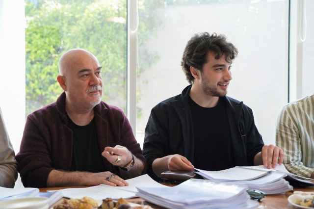 "Çekiç ve Gül: Bir Behzat Ç. Hikayesi"nin 2. sezon okuma provasından kareler paylaşıldı