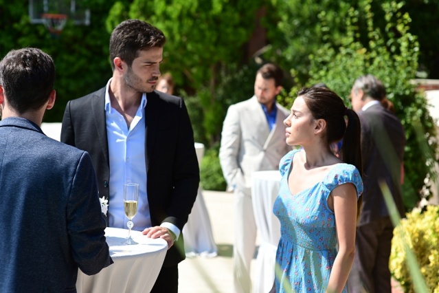 "Aşk ve Umut" dizisinden yeni kareler geldi!