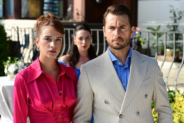 "Aşk ve Umut" dizisinden yeni kareler geldi!