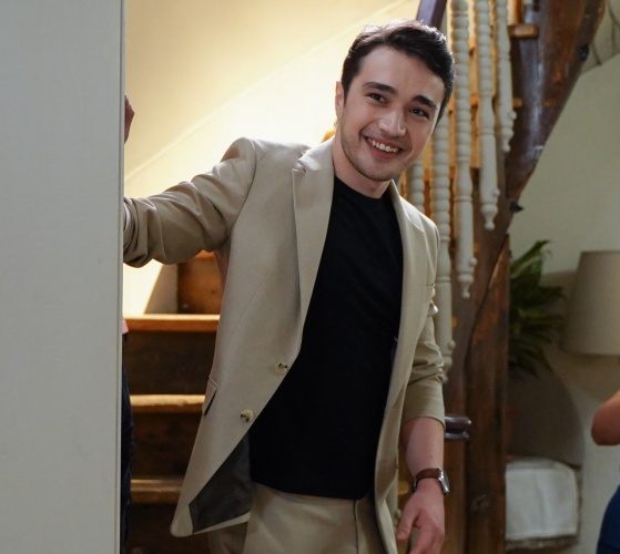 Yeni dizi Güzel Günler'den kareler paylaşıldı!