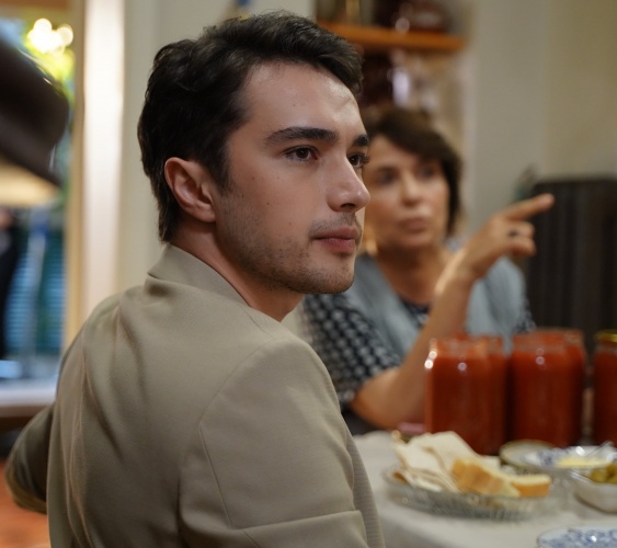 Yeni dizi Güzel Günler'den kareler paylaşıldı!