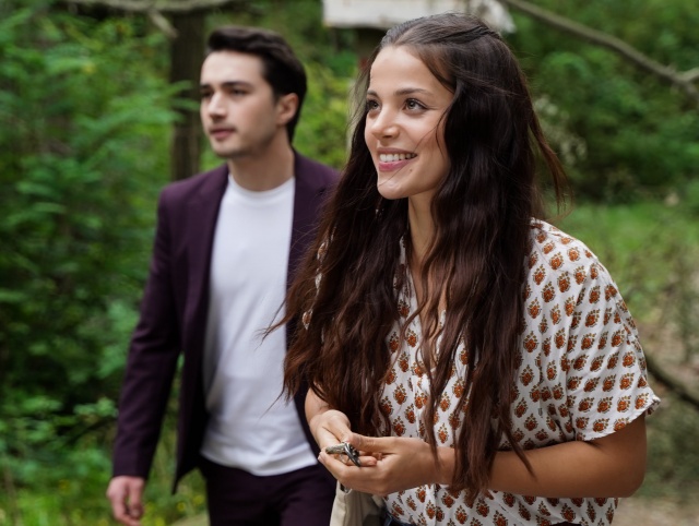 Yeni dizi Güzel Günler'den kareler paylaşıldı!