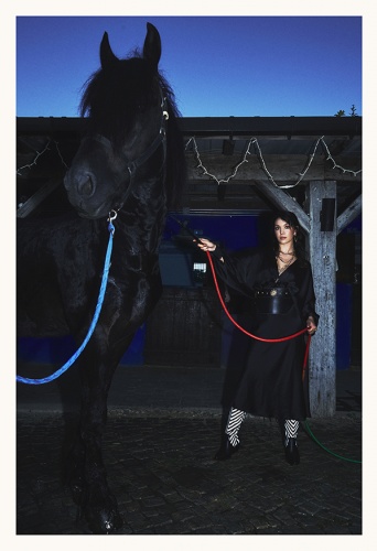 Hazal Subaşı'dan çarpıcı kareler!