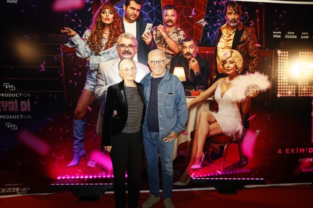 Leydi Di Galasına ünlü akını