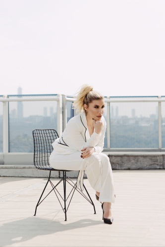 Koronavirüs yüzünden klibini evde çekti