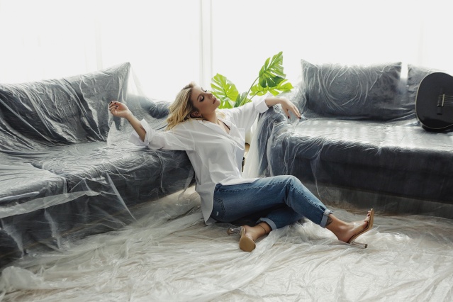 Koronavirüs yüzünden klibini evde çekti