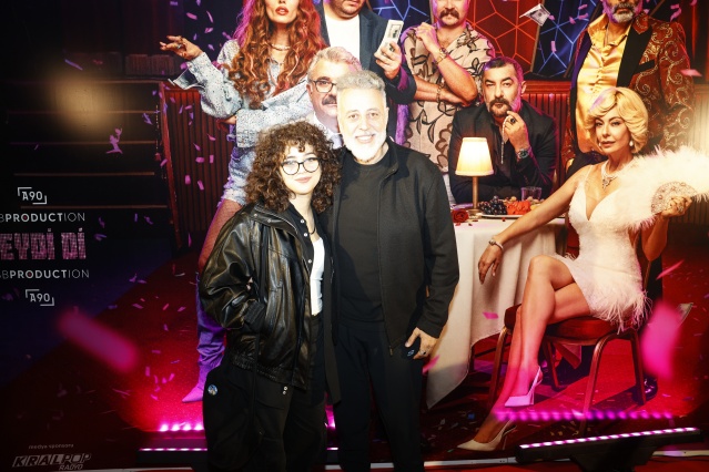 Leydi Di Galasına ünlü akını