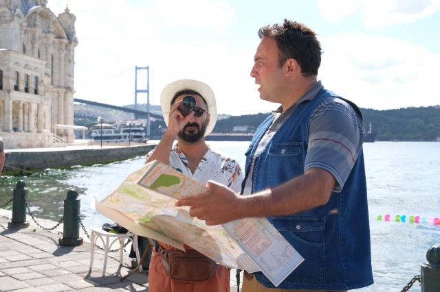 "Kim Bu Aile?" filminden kareler paylaşıldı