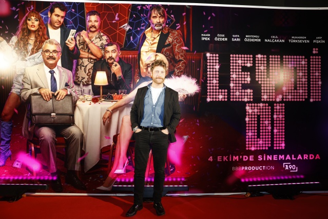 Leydi Di Galasına ünlü akını