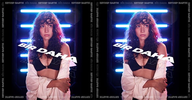 Zeynep Bastık yeni şarkısıyla TikTok canlı yayınında