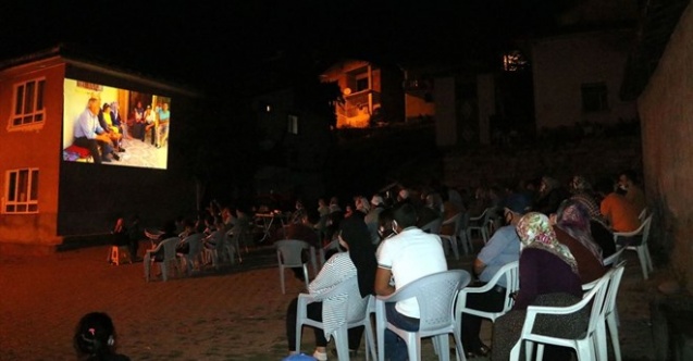 Bayram Köye Geri Döndü ilk gösterimini çekildiği köyde yaptı