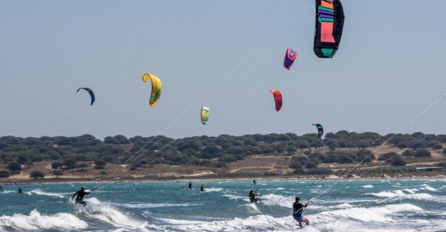Gökçeada kite sörf meraklılarının gözde mekanı