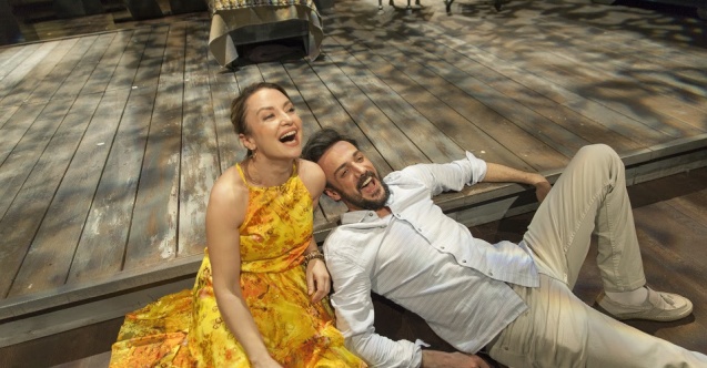 "Dört Mevsim" oyunu prömiyer gösteriminde izleyiciyle buluştu