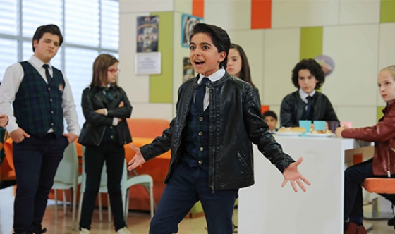 “Tozkoparan İskender”den çocuklara karne sürprizi