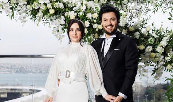 Yasemin Sakallıoğlu ve Burak Yırtar nikah masasına oturdu