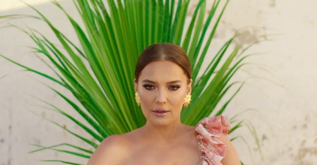 Demet Akalın yeni şarkısıyla yaza merhaba dedi