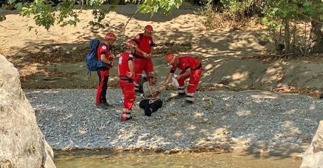 Yangında 45 keçisi ile mağarada mahsur kaldı!