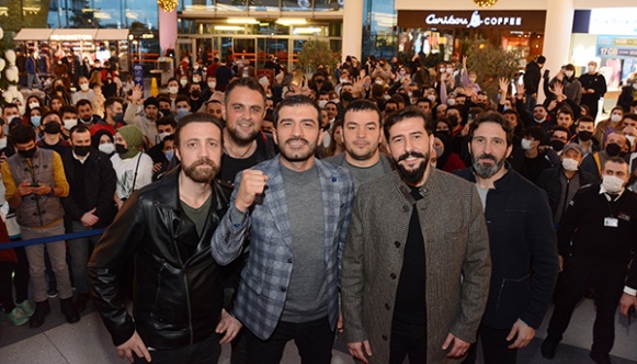 "Dayı" filmi oyuncularına iki ayrı şehirde büyük ilgi