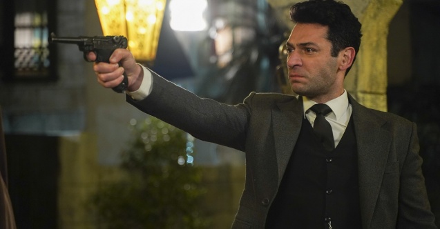 "Aziz" kime silah doğrultuyor?