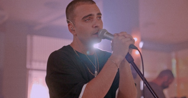 Cem Pilevneli, canlı performans albümüyle dinleyicilerinin karşısında