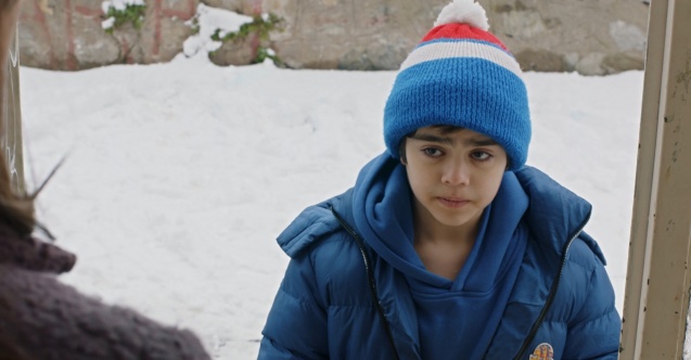 Efe, çiçeklerle kimin kapısını çalıyor?