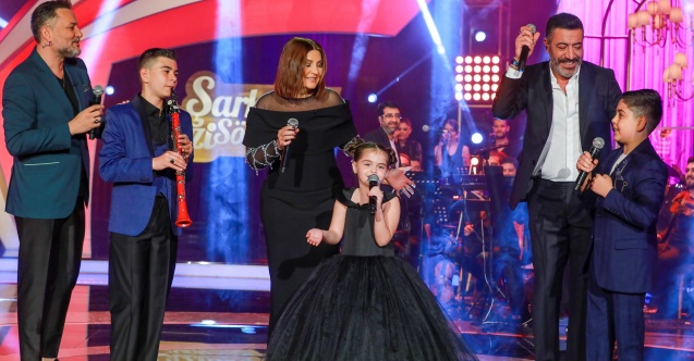 Küçük yetenekler Şarkılar Bizi Söyler sahnesinde