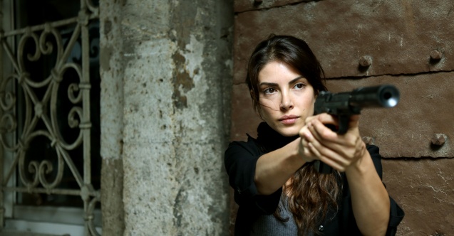 Ekip karanlık yapının peşinde