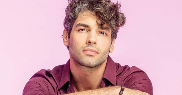 Şükrü Özyıldız sevgilisiyle el ele