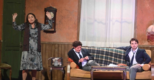 "Aydınlıkevler" izleyiciden büyük alkış aldı