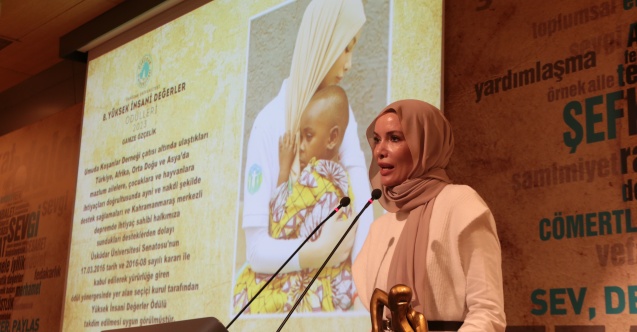 Gamze Özçelik’e Yüksek İnsani Değerler Ödülü verildi