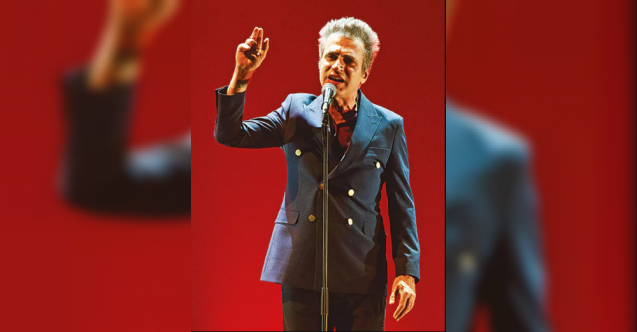 Teoman tarzıyla da dikkat çekti!