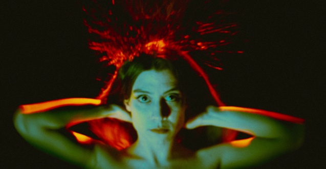 Karanlıkta Kadınlar Sarı Görünür'e tiyatroseverlerden yoğun ilgi